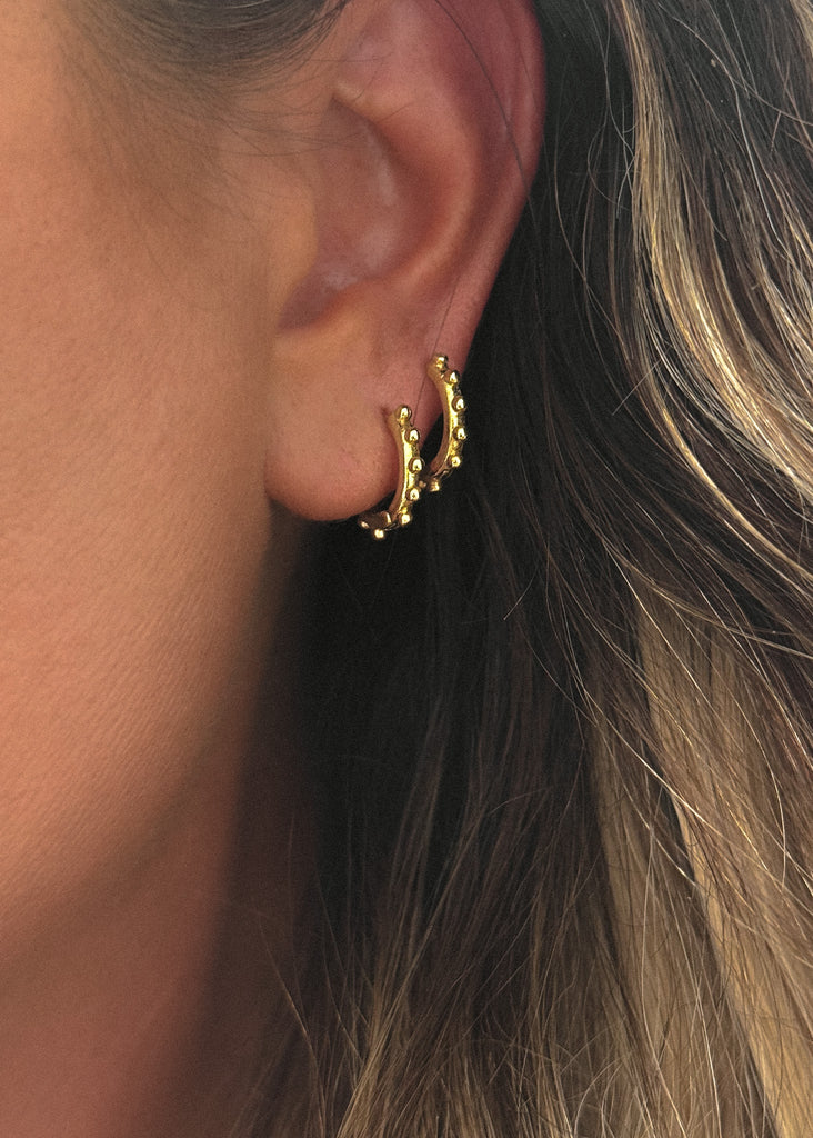 pebby forevee Earring Gold BLINK STATEMENT EAR HUGGIES