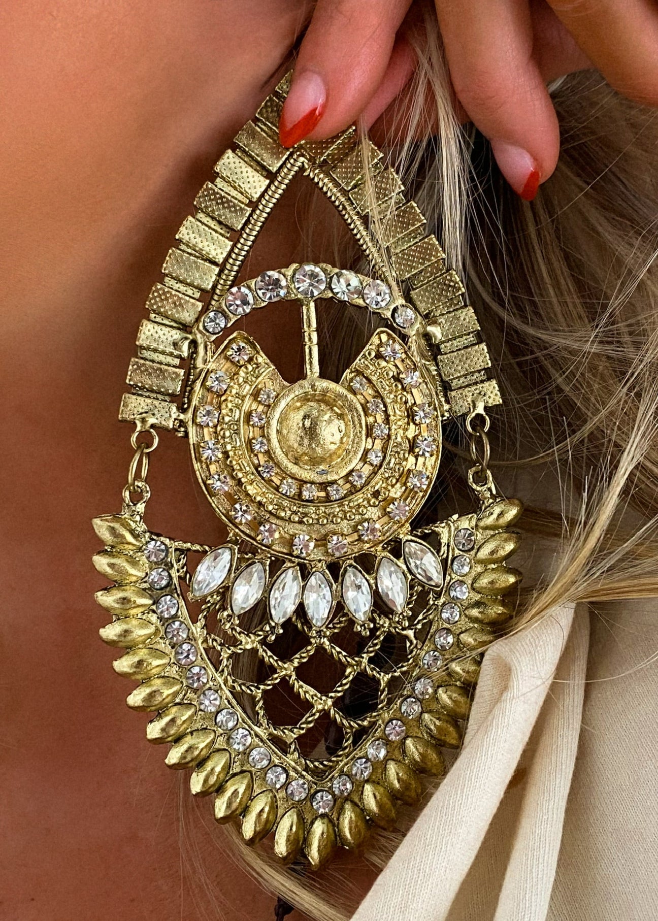 pebby forevee Earring Gold CHANTEL OVERSIZED STATEMENT EARRINGS