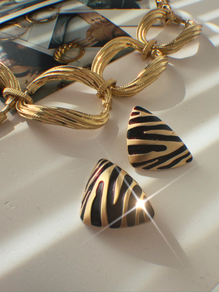 pebby forevee Earring Gold IRIS STATEMENT EARRINGS