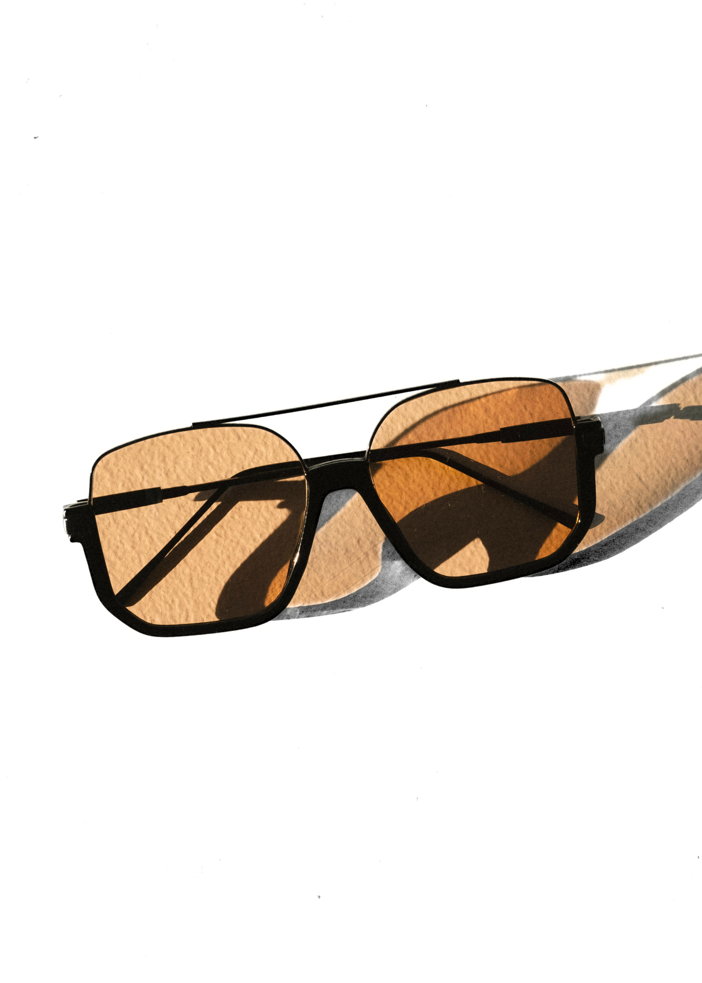 ?️ STATEMENT SUNGLASSES ?️ NWOT ?️ OUTLINING STATEMENT SUNGLASSES – Pebby Forevee main image 2