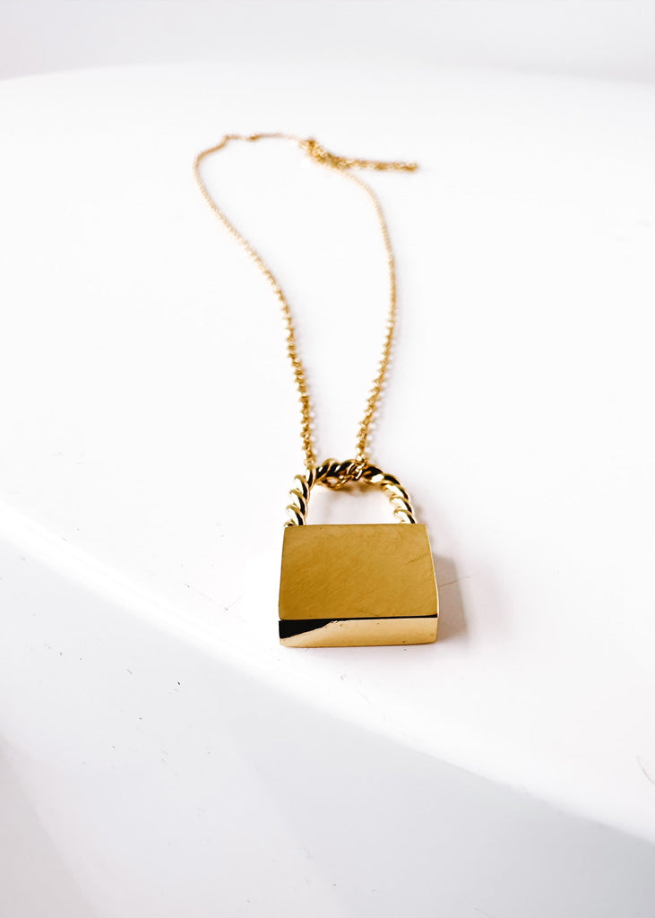 pebby forevee Necklace Gold CASE CLOSED WATER RESISTANT NECKLACE