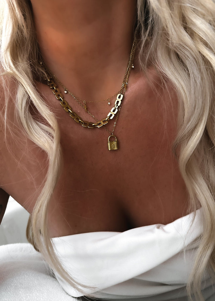 pebby forevee Necklace Gold LEVITATING WATER RESISTANT NECKLACE