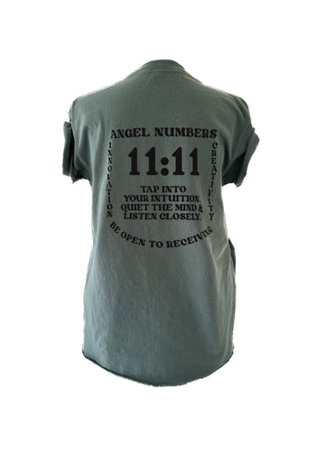 pebby forevee Side Slit Tee 11:11 ANGEL NUMBERS SIDE SLIT TEE