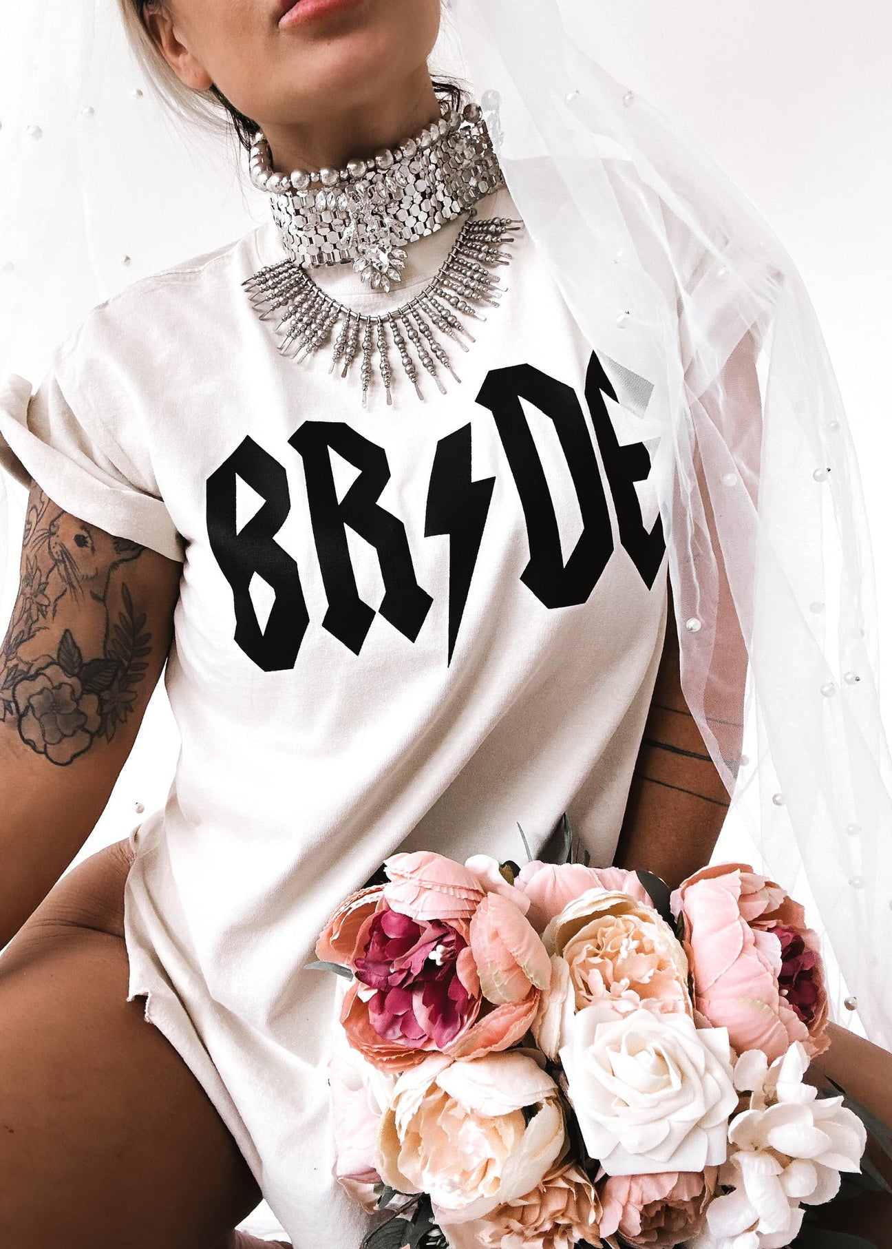 pebby forevee Side Slit Tee BRIDE (LIGHTENING) SIDE SLIT TEE