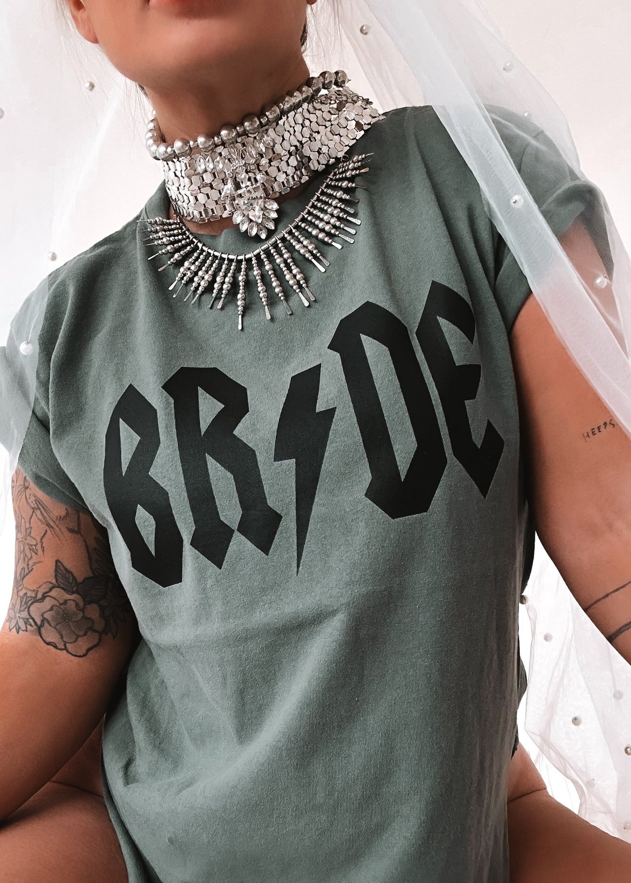 pebby forevee Side Slit Tee BRIDE (LIGHTENING) SIDE SLIT TEE
