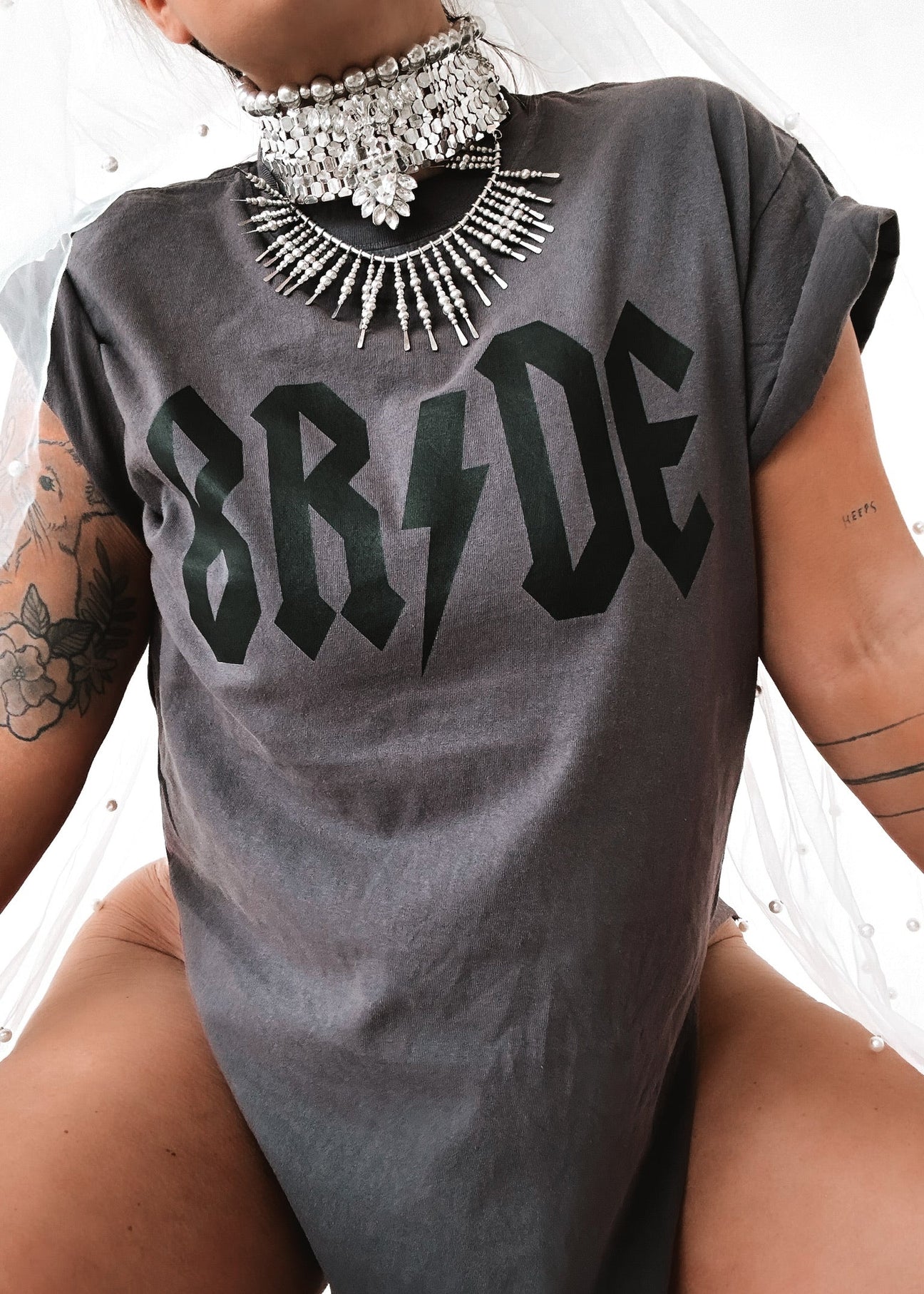 pebby forevee Side Slit Tee BRIDE (LIGHTENING) SIDE SLIT TEE