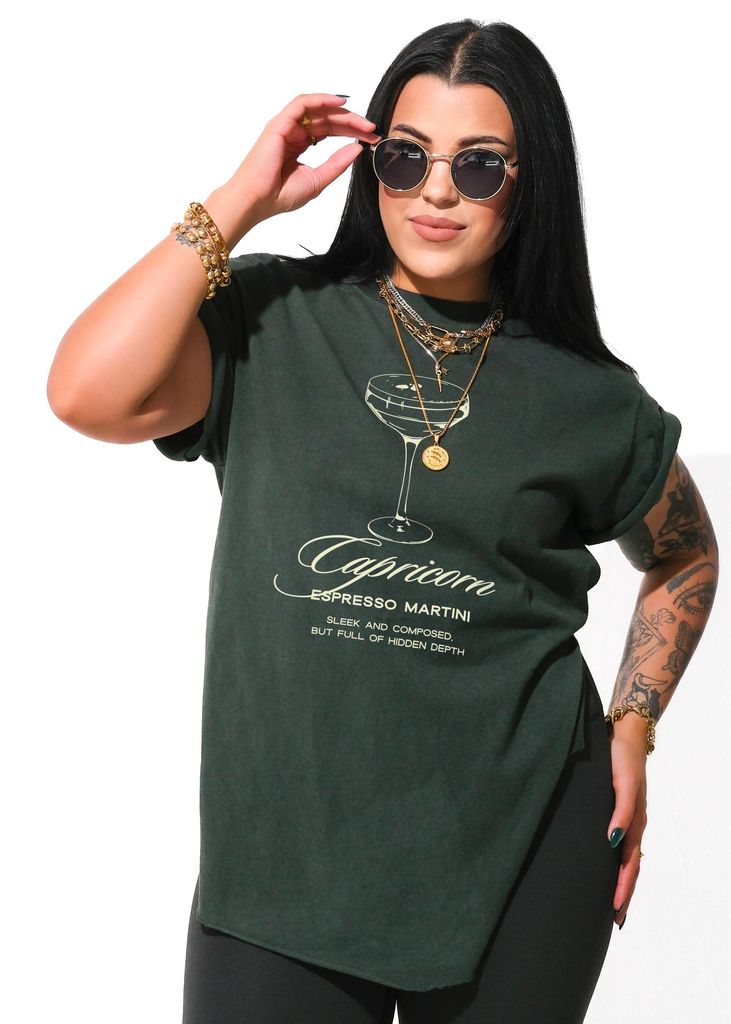 pebby forevee Side Slit Tee CAPRICORN COCKTAIL SIDE SLIT TEE