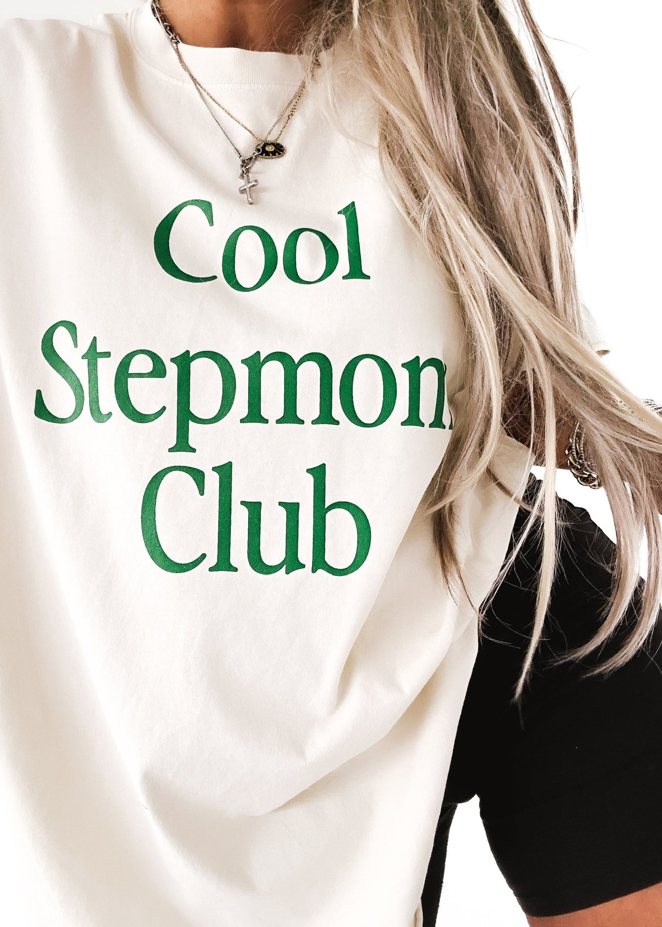 pebby forevee Side Slit Tee COOL STEP MOMS CLUB SIDE SLIT TEE