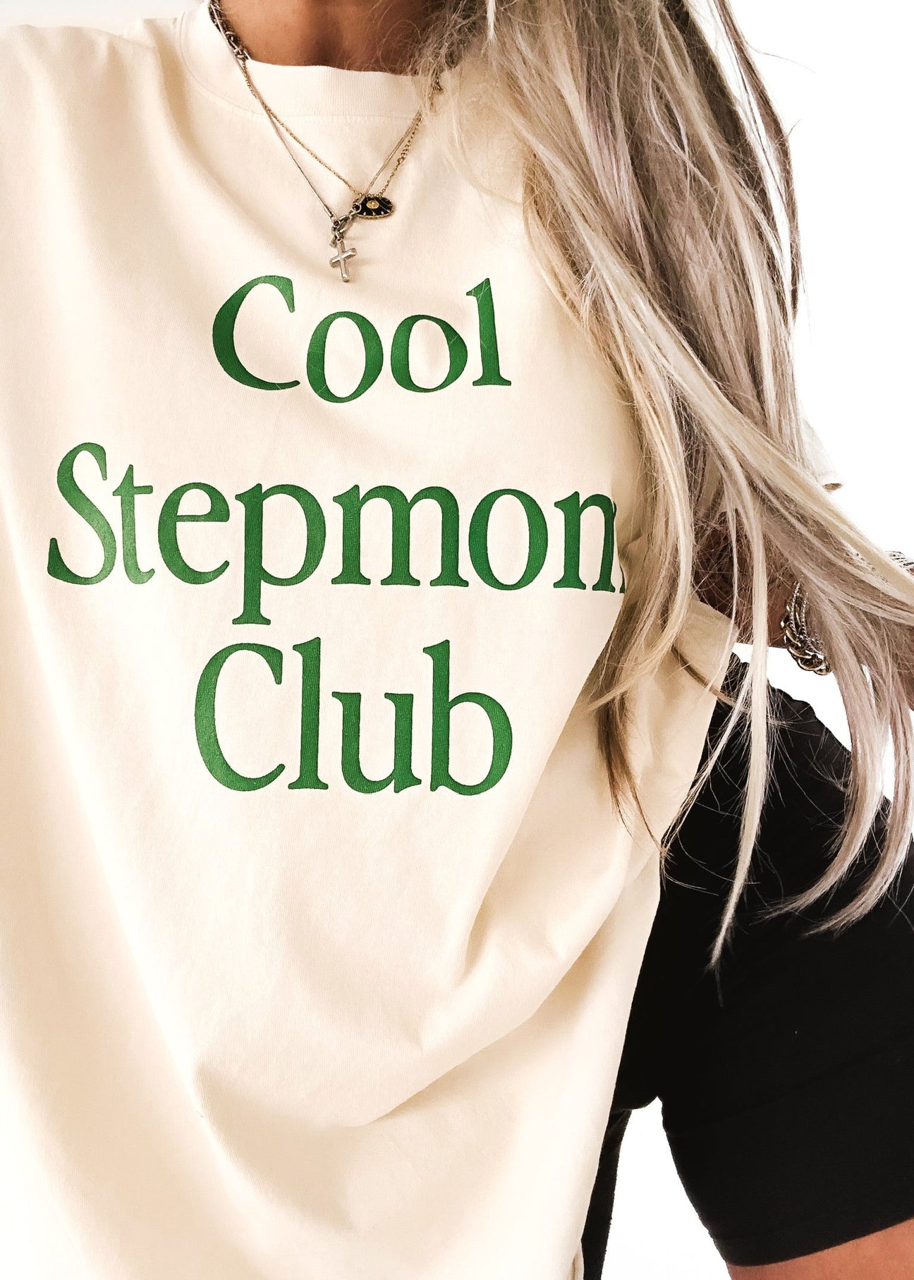 pebby forevee Side Slit Tee COOL STEPMOMS CLUB SIDE SLIT TEE
