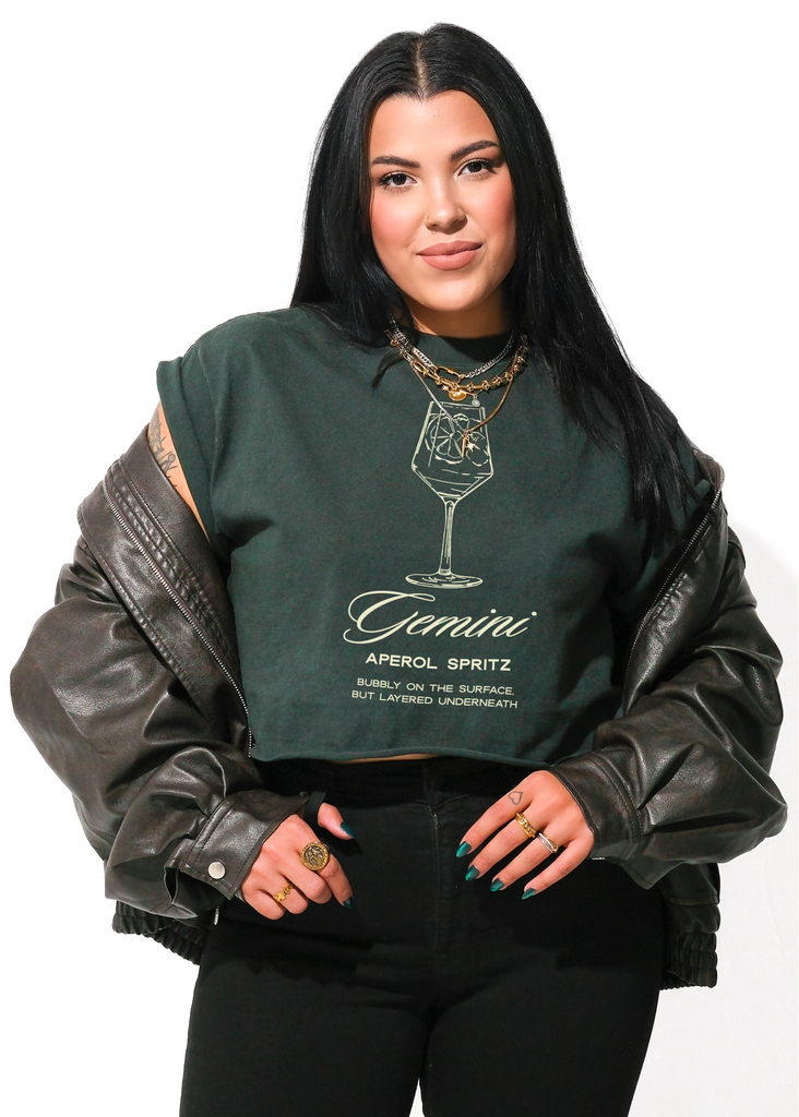 pebby forevee Side Slit Tee CROPPED GEMINI COCKTAIL GRPAHIC TEE