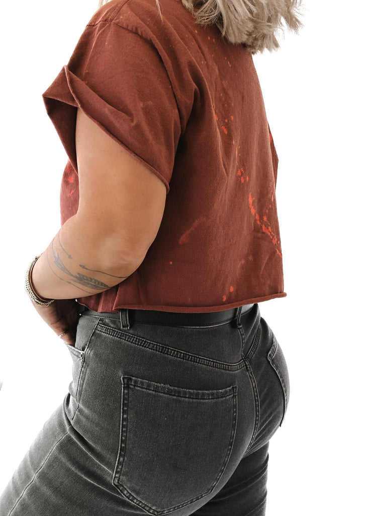 pebby forevee Side Slit Tee CROPPED PEBBY BASICS BLEACHED OUT RUST TEE