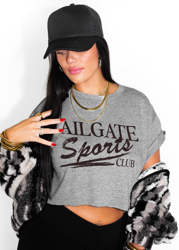 pebby forevee Side Slit Tee CROPPED TAILGATE SPORTS CLUB (BLACK) GRAPHIC TEE
