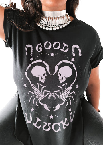 pebby forevee Side Slit Tee GOOD LUCK SIDE SLIT TEE