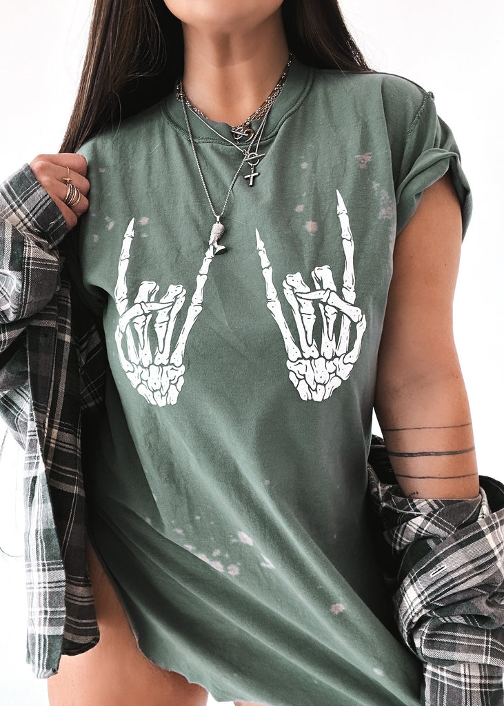 KEEP YOUR HANDS ON ME BLEACHED OUT SIDE SLIT TEE – Pebby Forevee