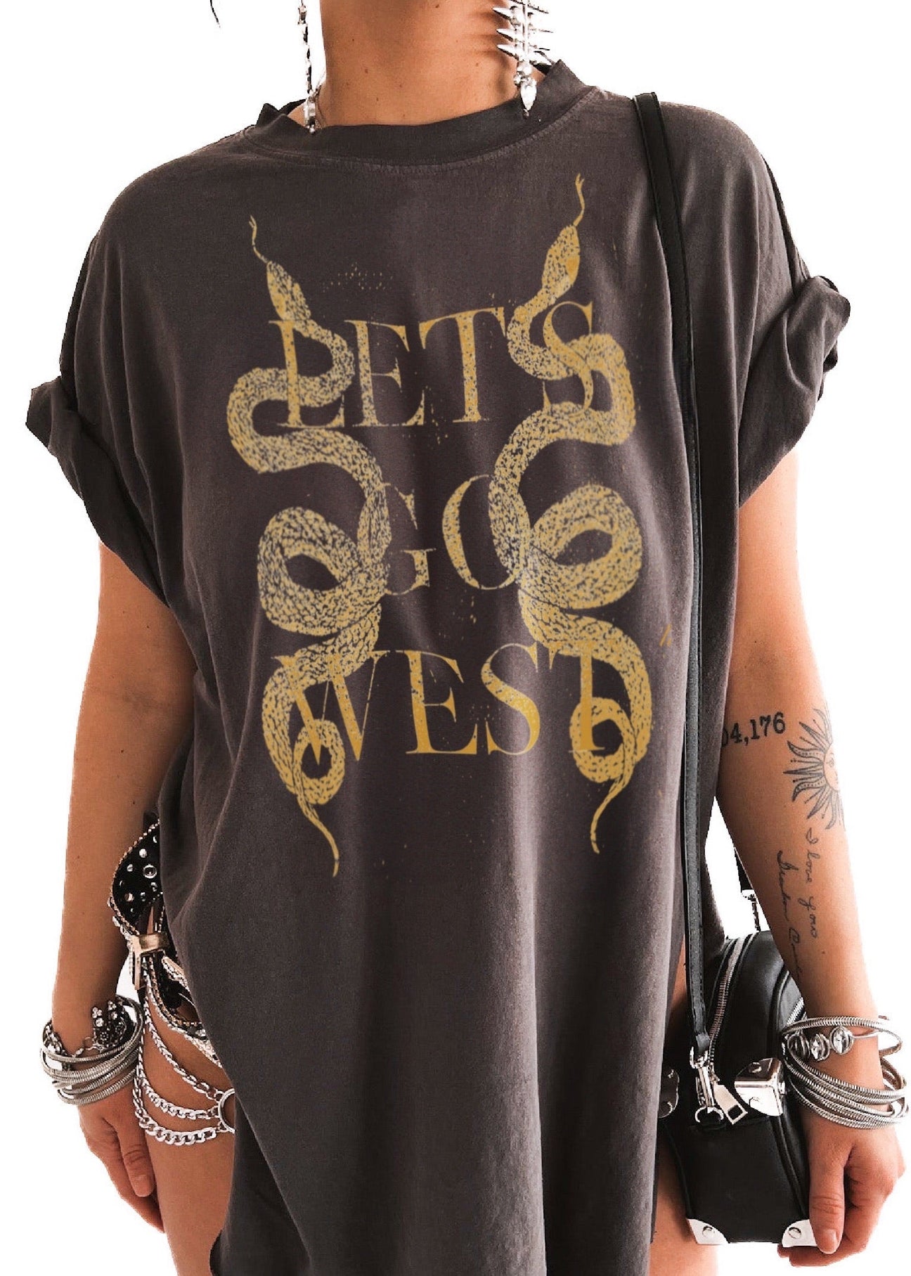 pebby forevee Side Slit Tee LET'S GO WEST SIDE SLIT TEE
