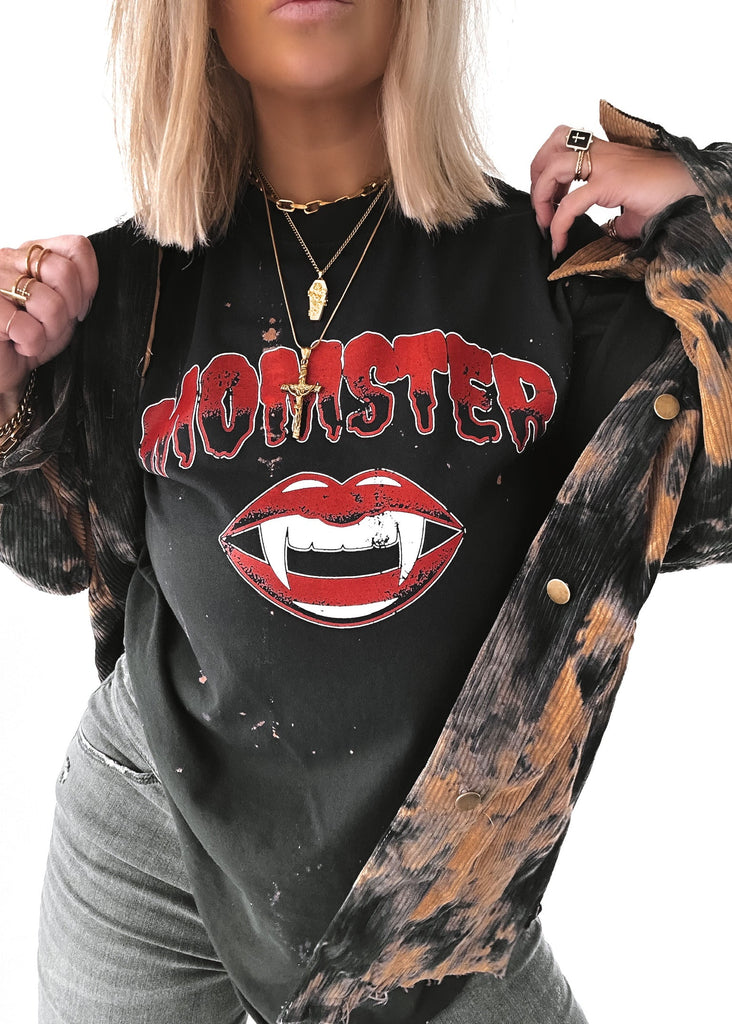 pebby forevee Side Slit Tee MOMSTER BLEACHED OUT SIDE SLIT TEE