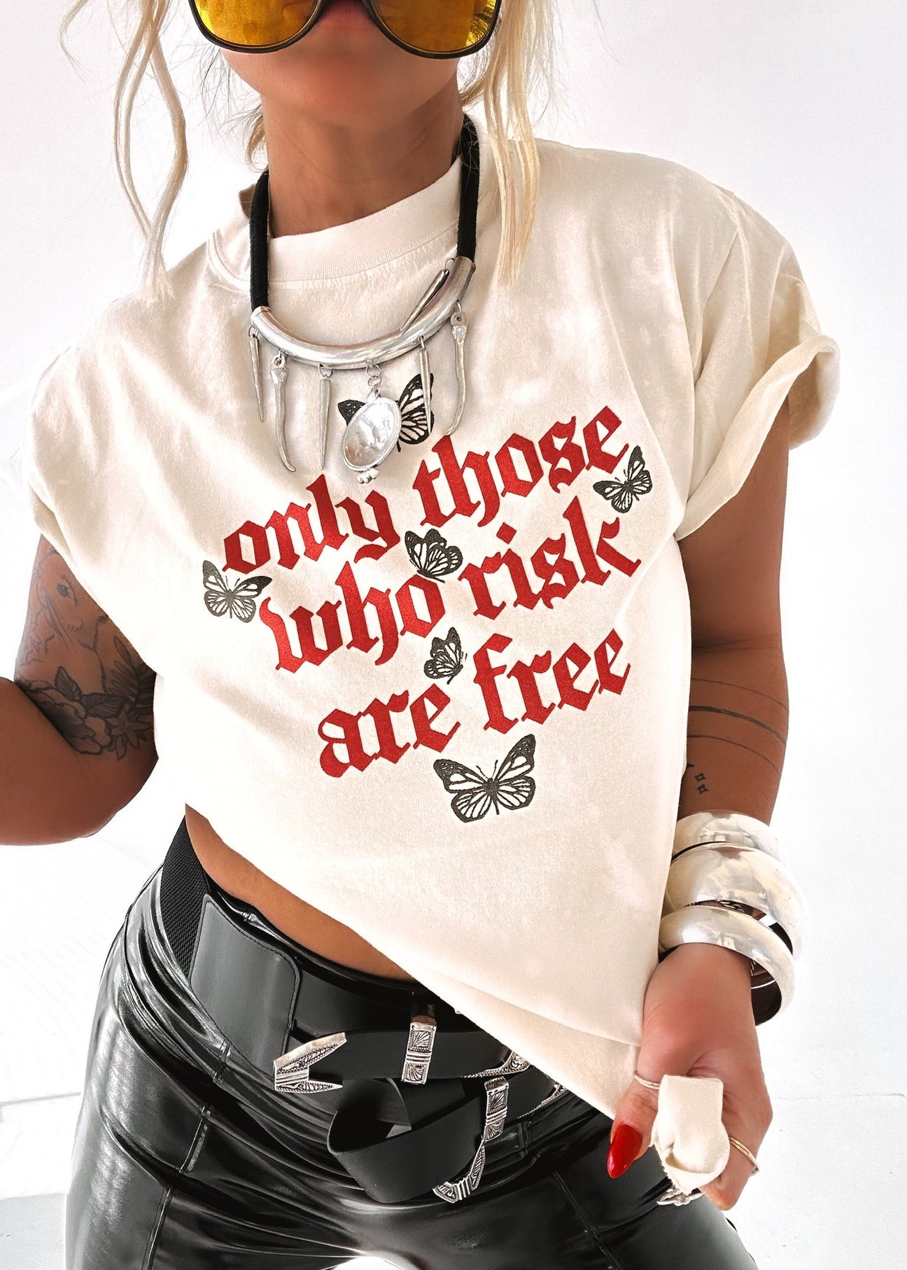 pebby forevee Side Slit Tee ONLY THOSE WHO RISK ARE FREE BLEACHED OUT SIDE SLIT TEE