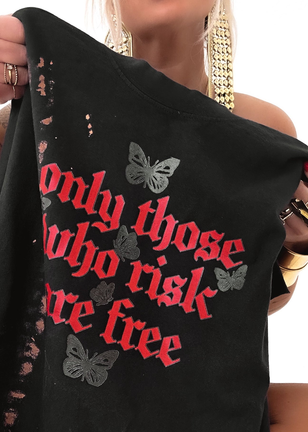 pebby forevee Side Slit Tee ONLY THOSE WHO RISK ARE FREE BLEACHED OUT SIDE SLIT TEE