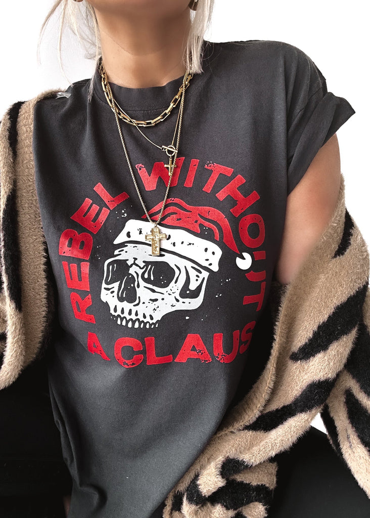 pebby forevee Side Slit Tee REBEL WITHOUT A CLAUS SIDE SLIT TEE