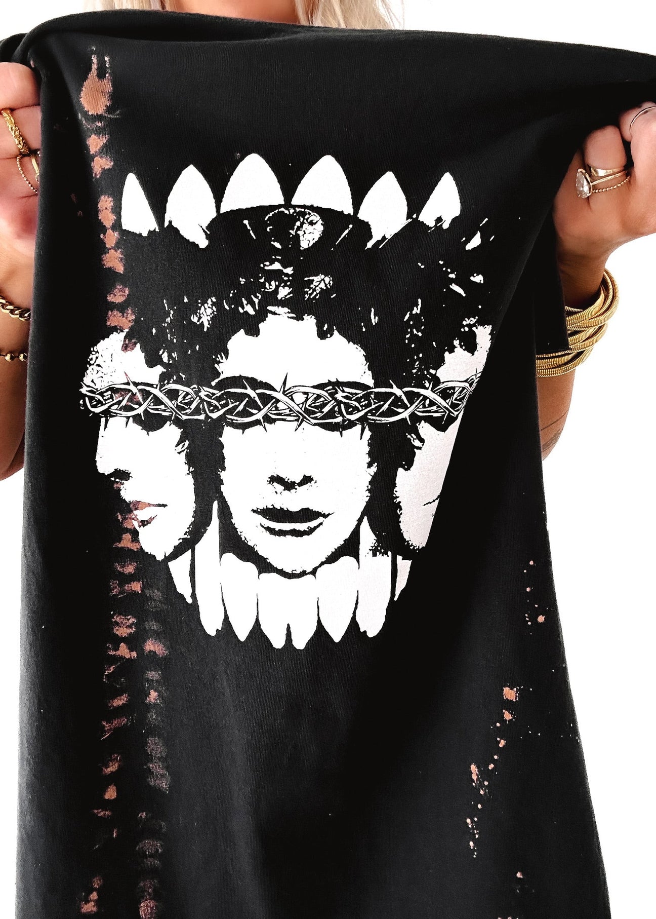 pebby forevee Side Slit Tee SEEING RED BLEACHED OUT SIDE SLIT TEE