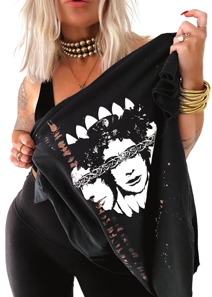 pebby forevee Side Slit Tee SEEING RED BLEACHED OUT SIDE SLIT TEE