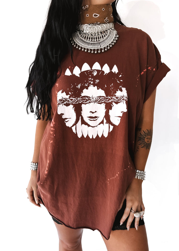 pebby forevee Side Slit Tee SEEING RED BLEACHED OUT SIDE SLIT TEE