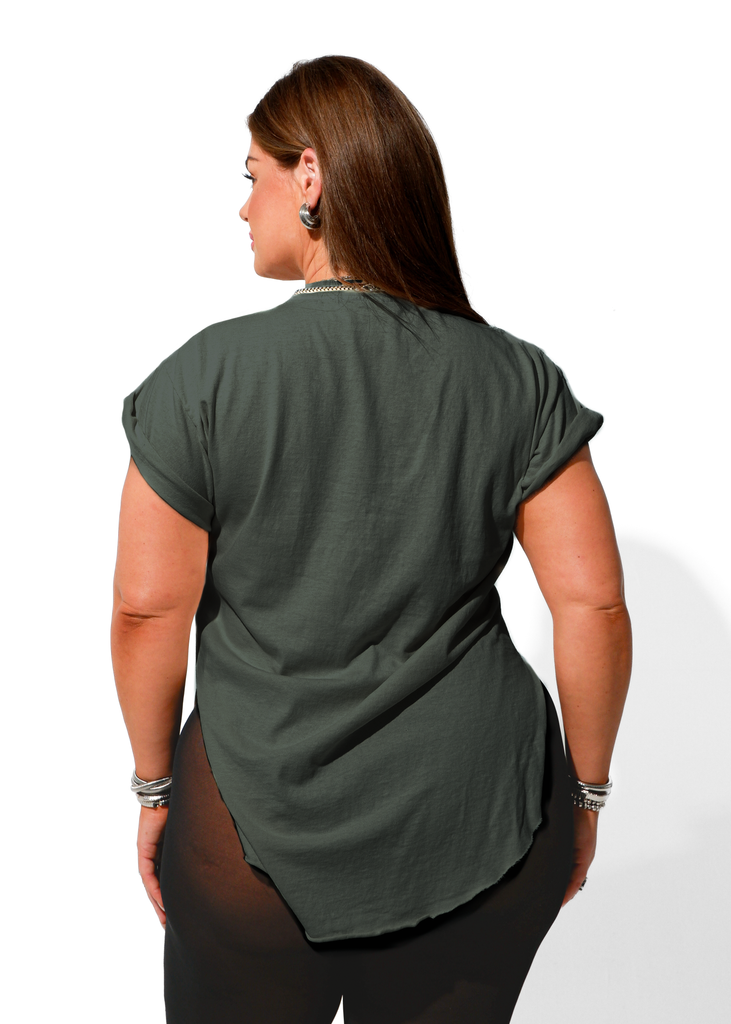 pebby forevee Side Slit Tee TAURUS COCKTAIL SIDE SLIT TEE