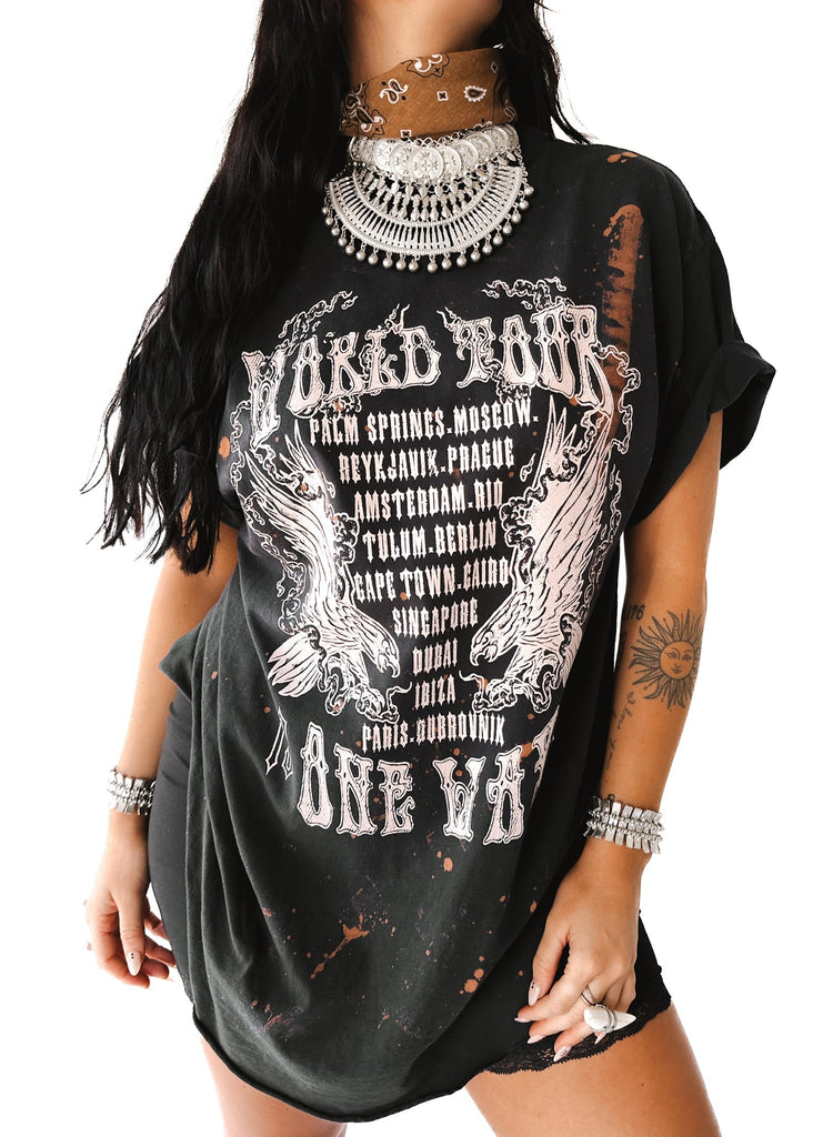 pebby forevee Side Slit Tee WORLD TOUR BLEACHED OUT SIDE SLIT TEE