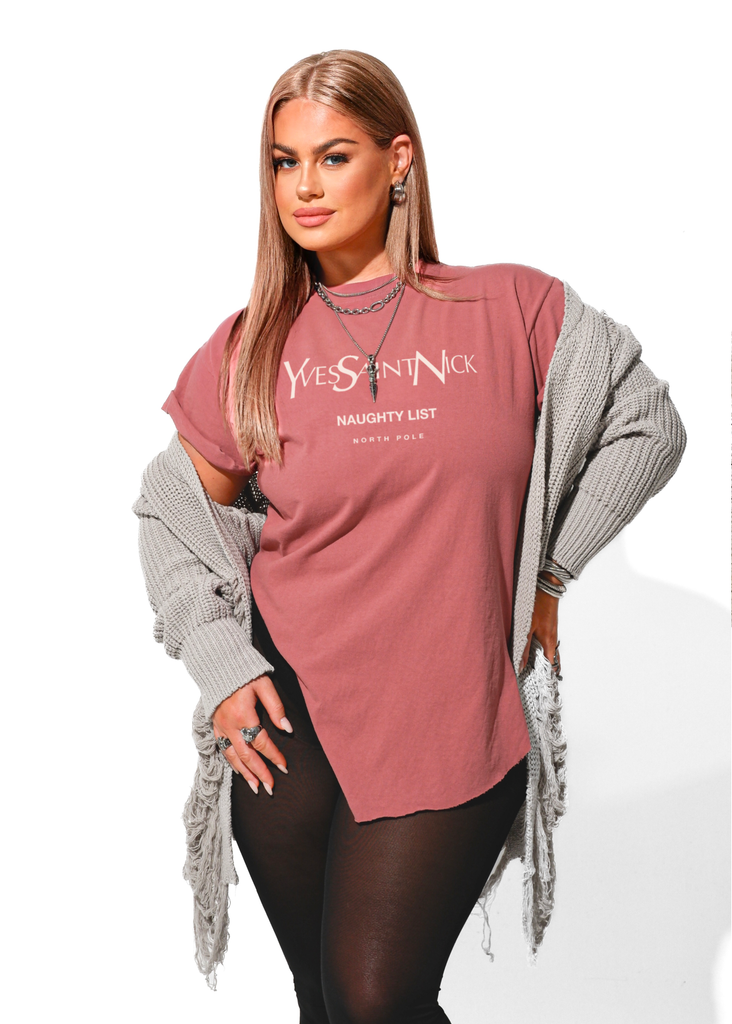 pebby forevee Side Slit Tee YVES SAINT NICK SIDE SLIT TEE