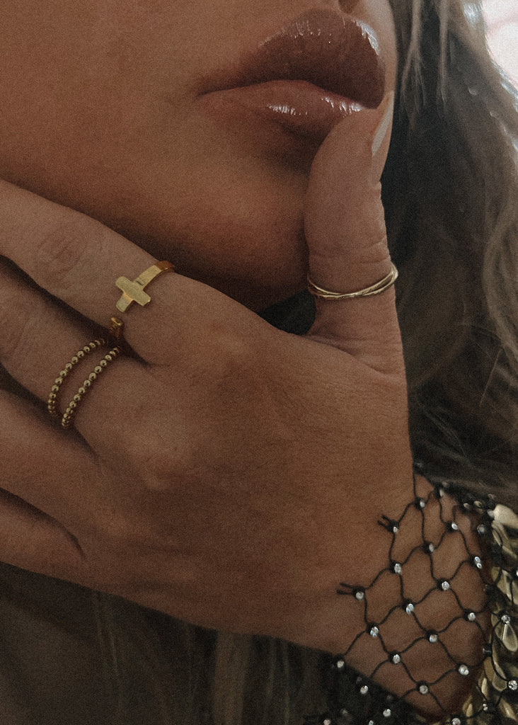 pebby forevee Ring GOLD CHUNKY CROSS WATER RESISTANT RING