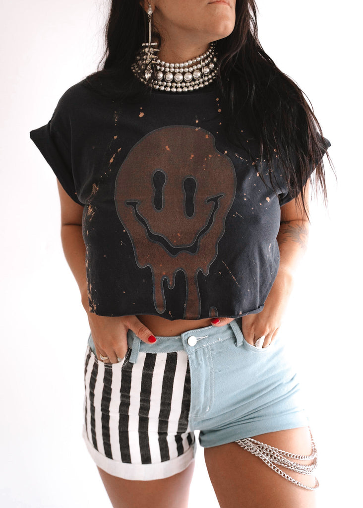 pebby forevee Side Slit Tee EVERYTHING'S FINE BLEACHED OUT SIDE SLIT TEE