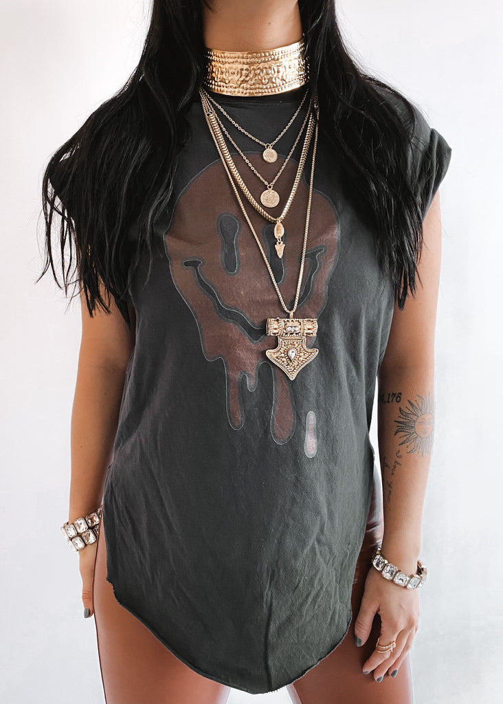 pebby forevee Side Slit Tee EVERYTHING'S FINE SIDE SLIT TEE