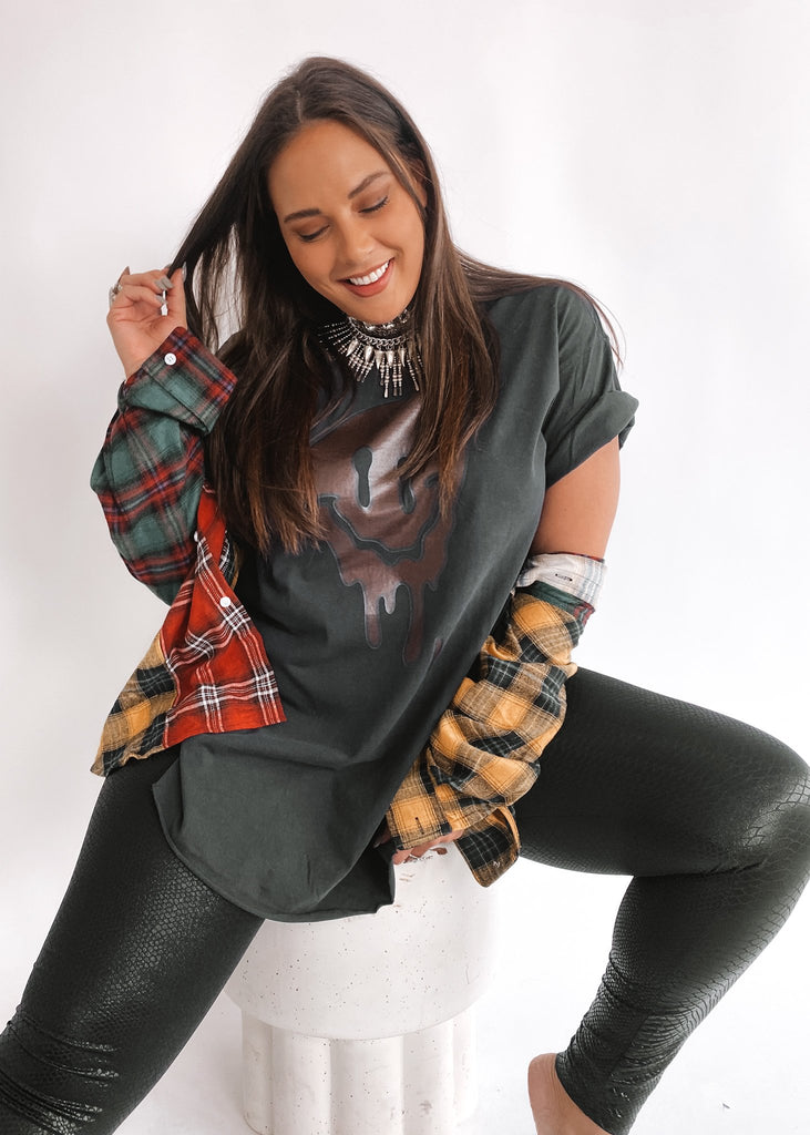 pebby forevee Side Slit Tee EVERYTHING'S FINE SIDE SLIT TEE