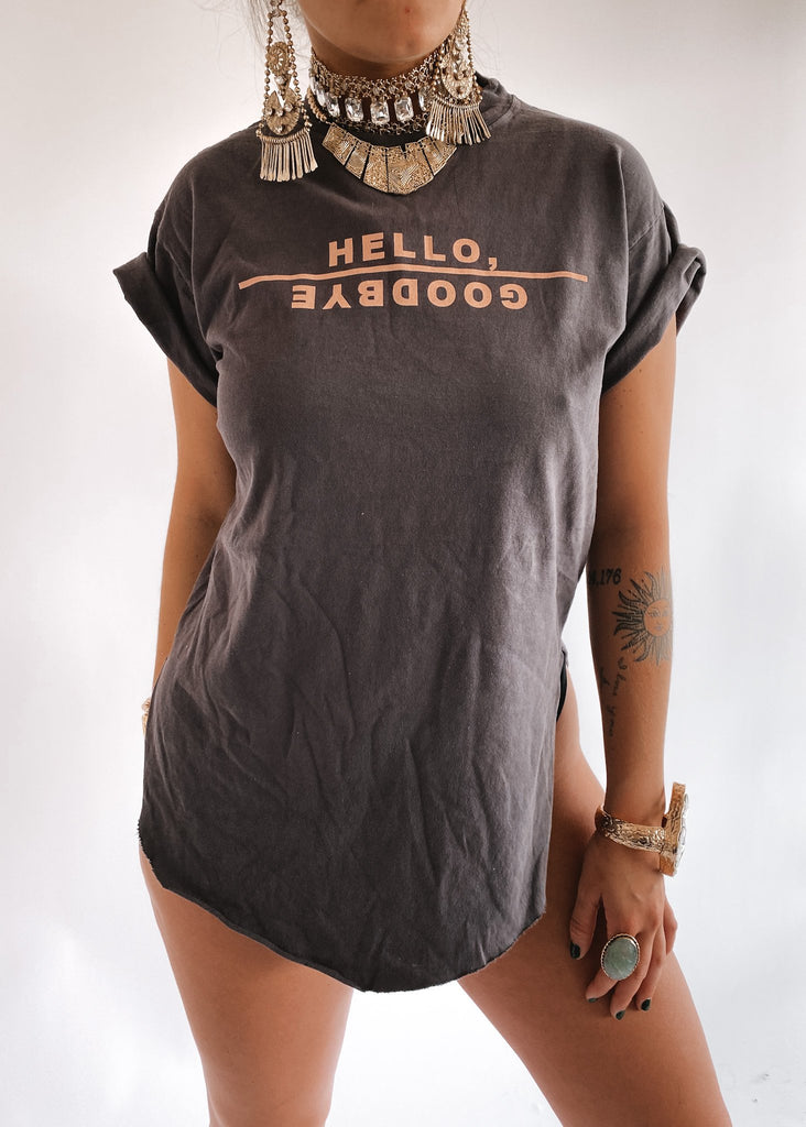 pebby forevee Side Slit Tee HELLO GOODBYE SIDE SLIT TEE