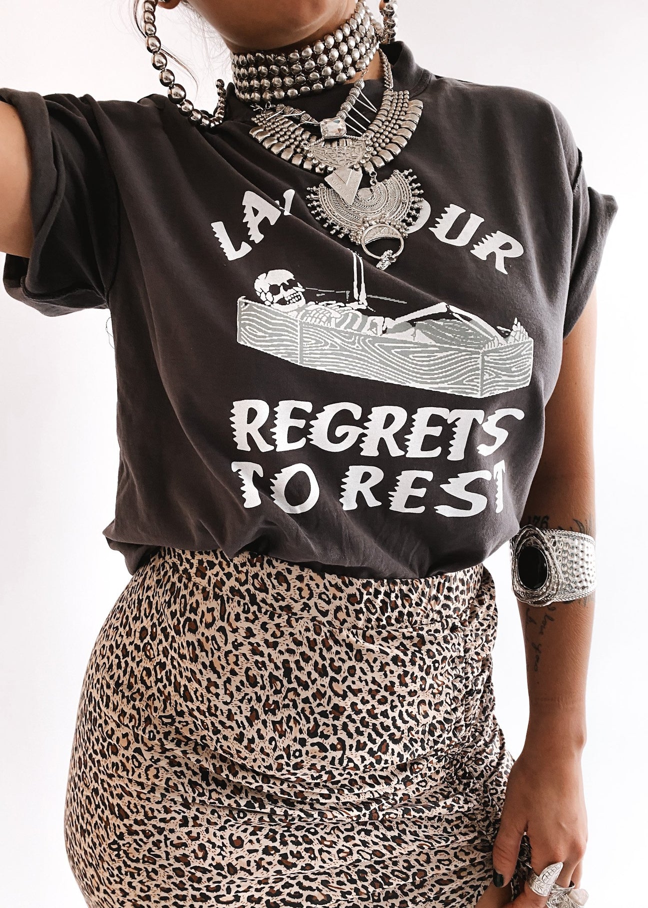 pebby forevee Side Slit Tee LAY YOUR REGRETS TO REST SIDE SLIT TEE