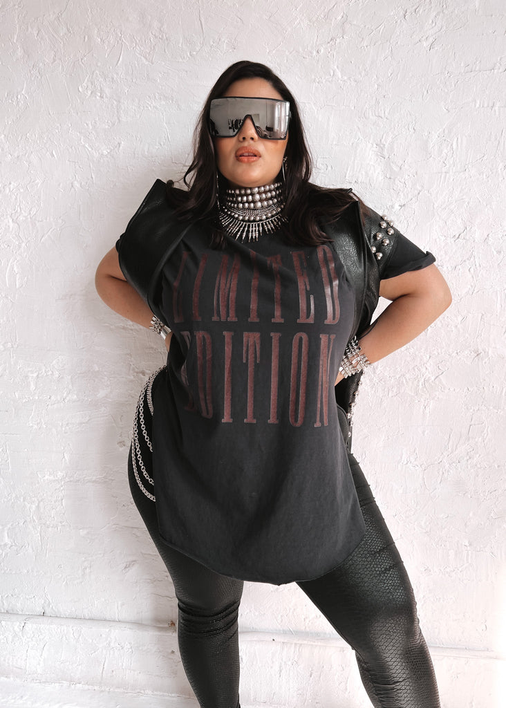 pebby forevee Side Slit Tee LIMITED EDITION SIDE SLIT TEE