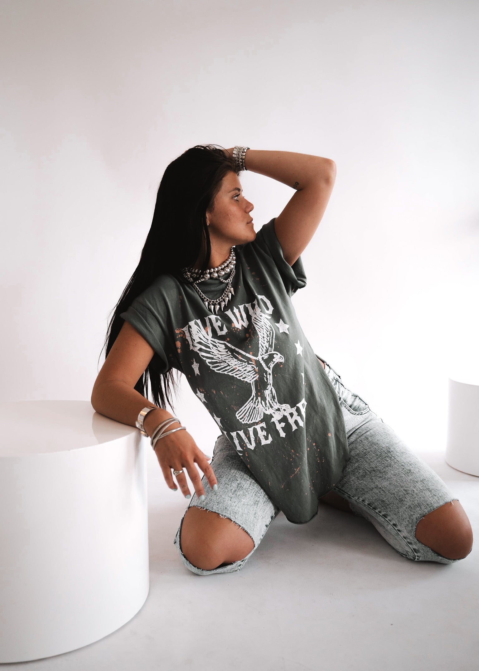 FINAL SALE: LIVE WILD AND FREE BLEACHED OUT SIDE SLIT TEE FINAL SALE: LIVE WILD AND FREE BLEACHED OUT SIDE SLIT TEE