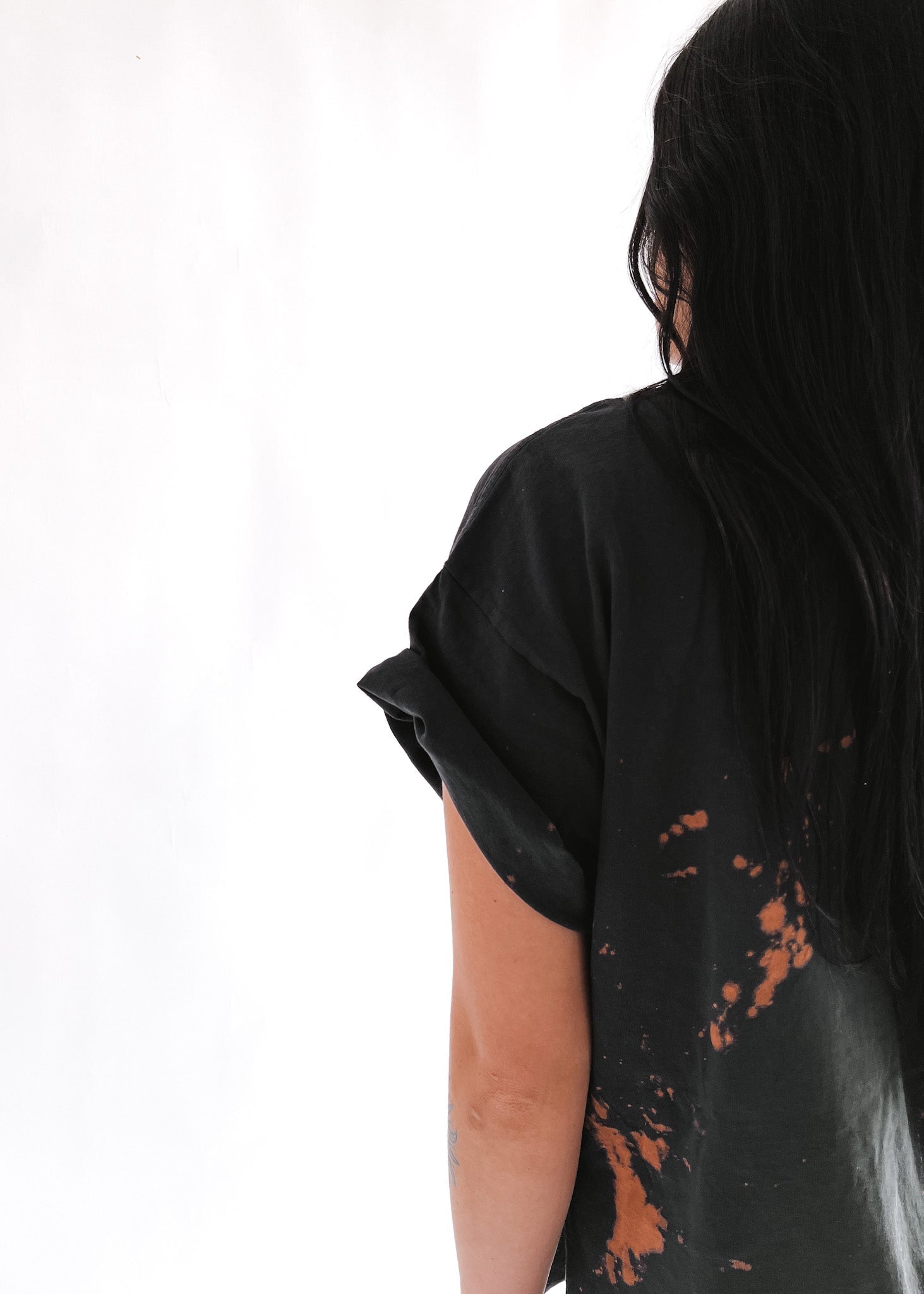 PEBBY BASICS BLEACHED OUT BLACK SIDE SLIT TEE