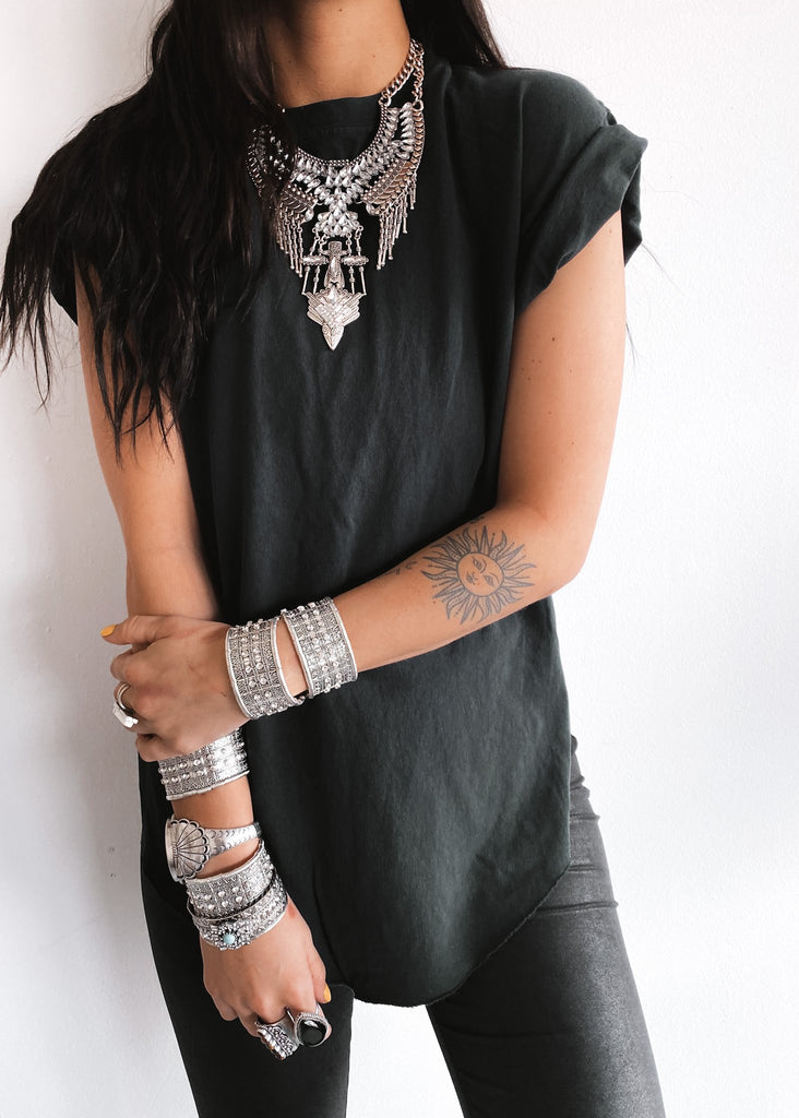 pebby forevee Side Slit Tee PEBBY BASICS SIDE SLIT TEE