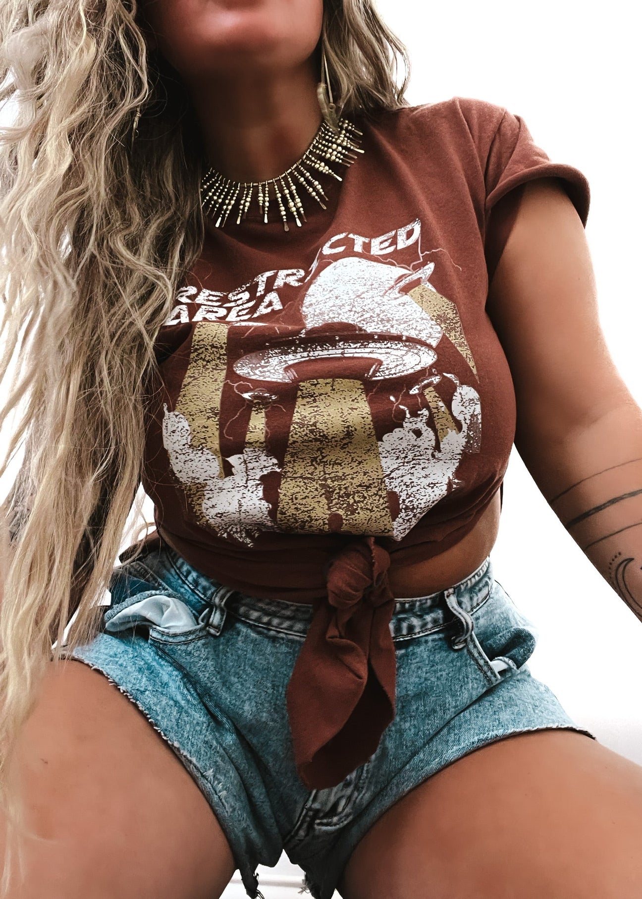 pebby forevee Side Slit Tee RESTRICTED AREA SIDE SLIT TEE