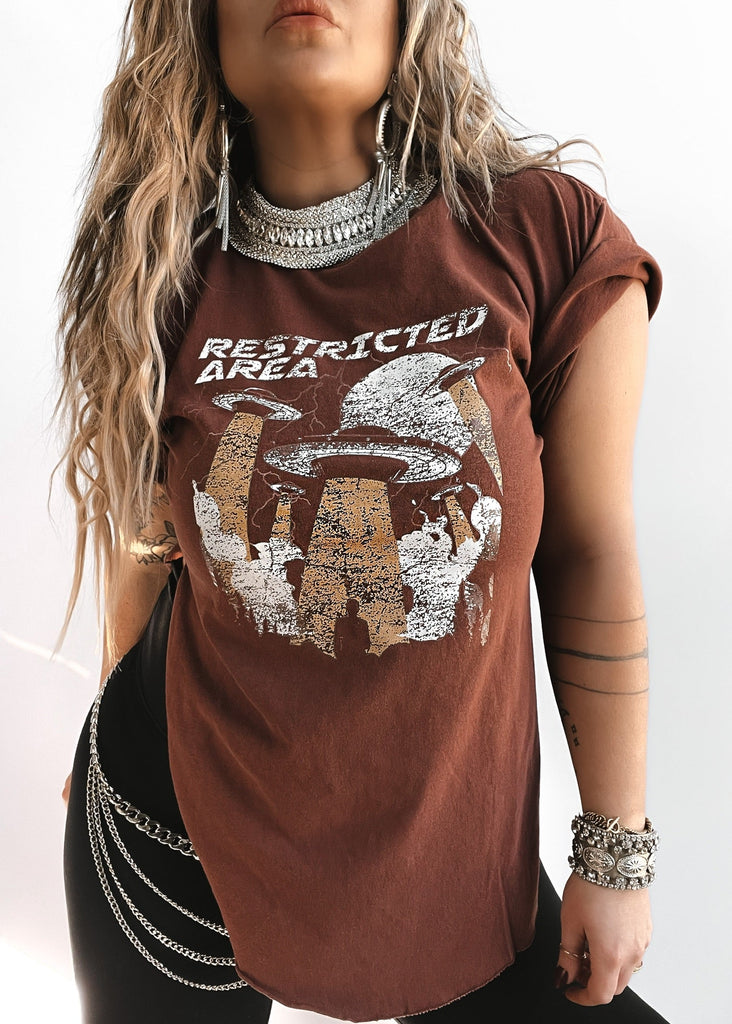 pebby forevee Side Slit Tee RESTRICTED AREA SIDE SLIT TEE